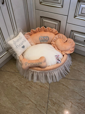 Peach and ivory princess dog bed with crown Designer pet pet Cat bed Medium or small dog bed in peach Birthday dog present Puppy bed