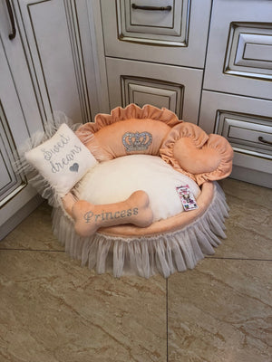 Peach and ivory princess dog bed with crown Designer pet pet Cat bed Medium or small dog bed in peach Birthday dog present Puppy bed