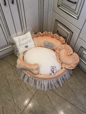 Peach and ivory princess dog bed with crown Designer pet pet Cat bed Medium or small dog bed in peach Birthday dog present Puppy bed